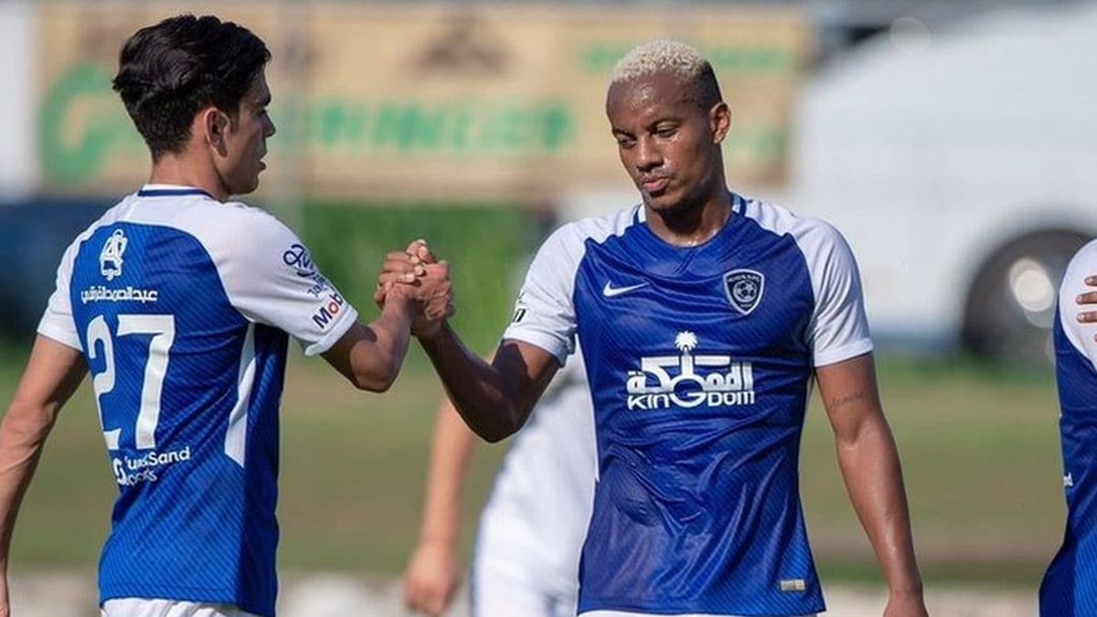 André Carrillo prefirió ir a jugar en Arabia que militar en Europa. Ahora tendrá que pasar por esto