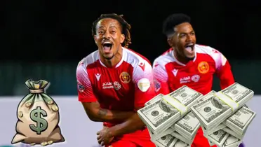 André Carrillo vistiendo y festejando con la camiseta del Al-Qadisiyah de Arabia Saudita