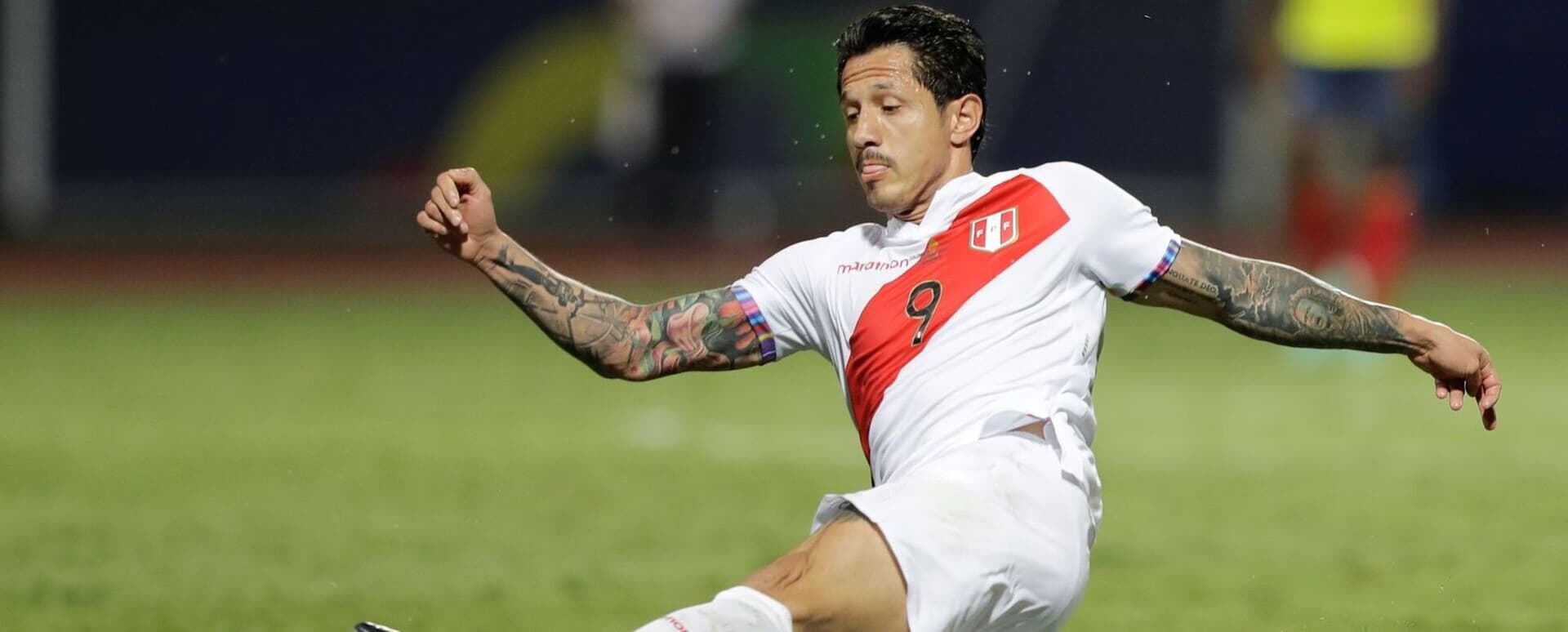 Aunque nació en Turín, Gianluca Lapadula es más peruano que el pisco, pues celebró su espectacular actuación en el triunfo de Benevento con un chaufa.