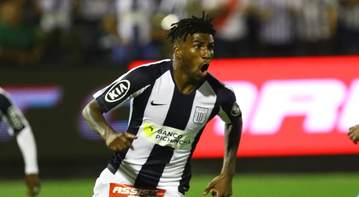 Carlos Ascues recibió el peor de los golpes bajos en su nuevo club