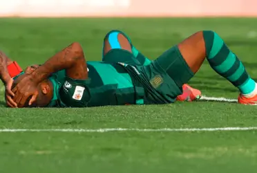 Carlos Bustos casi no lo hace jugar por malo, lo querían botar del club, pero ahora se lesionó