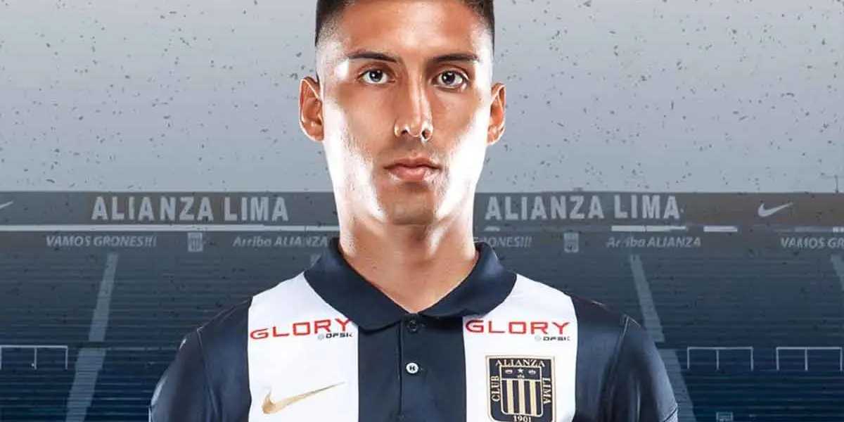 Carlos Bustos no le tuvo más paciencia y lo terminó sacado al inicio del segundo tiempo.