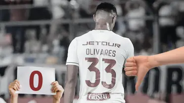 Christopher Olivares con la camiseta de Universitario de Deportes