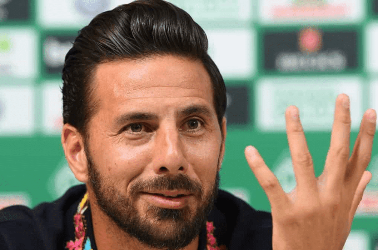Claudio Pizarro se quedó en Alemania tras culminar su carrera como jugador