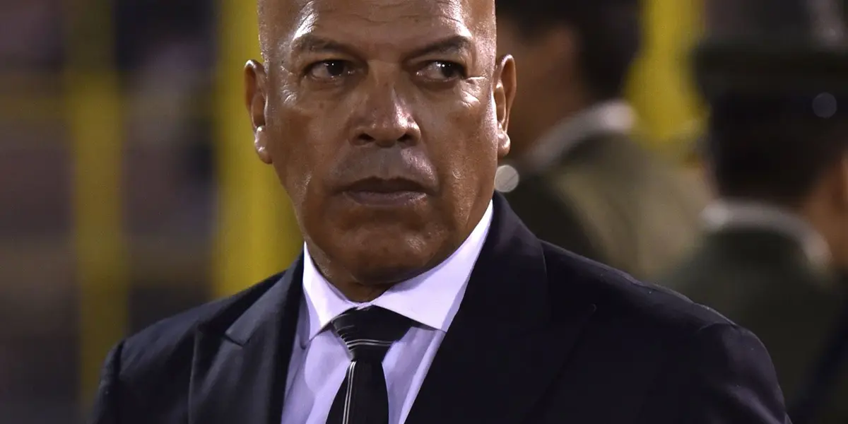 Con la final del torneo nacional que se disputará entre Sporting Cristal y Alianza Lima, Roberto Mosquera podría convertirse en el primer entrenador en lograr el tricampeonato de forma consecutiva.