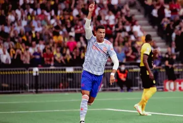 Cristiano Ronaldo ya va acumulando tres goles en solo dos cotejos del Manchester United, sin duda es un monstruo en el área chica.