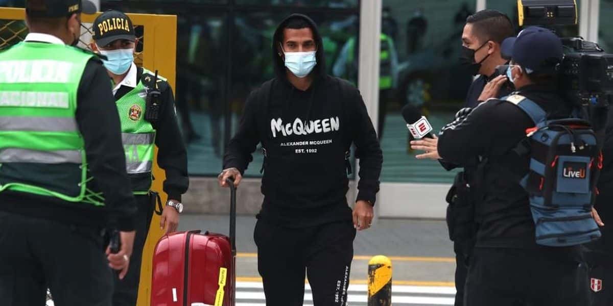 Cuando el lateral aterrizó en Perú, brindó algunos detalles sobre su relación con el equipo francés y las convocatorias de la Selección.