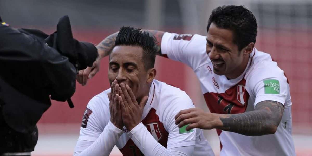 Cueva dio unas declaraciones donde parece estar disconforme con el desempeño de los delanteros de la 'sele'.