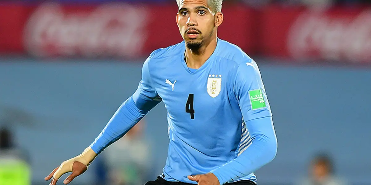 Defensor uruguayo fue operado, pero ya viene poniéndose a punto para el Mundial y llegaría con las justas