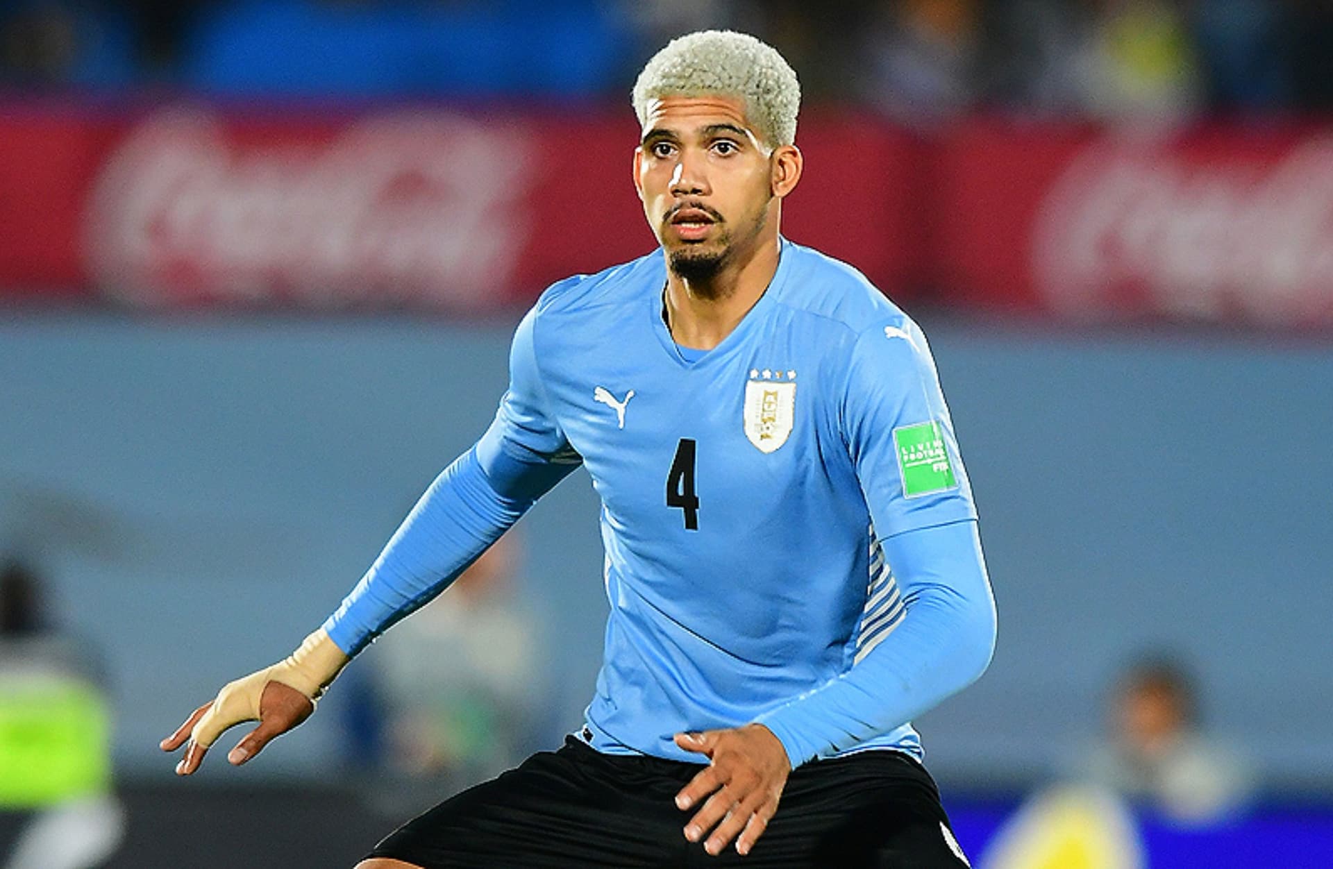 Defensor uruguayo fue operado, pero ya viene poniéndose a punto para el Mundial y llegaría con las justas