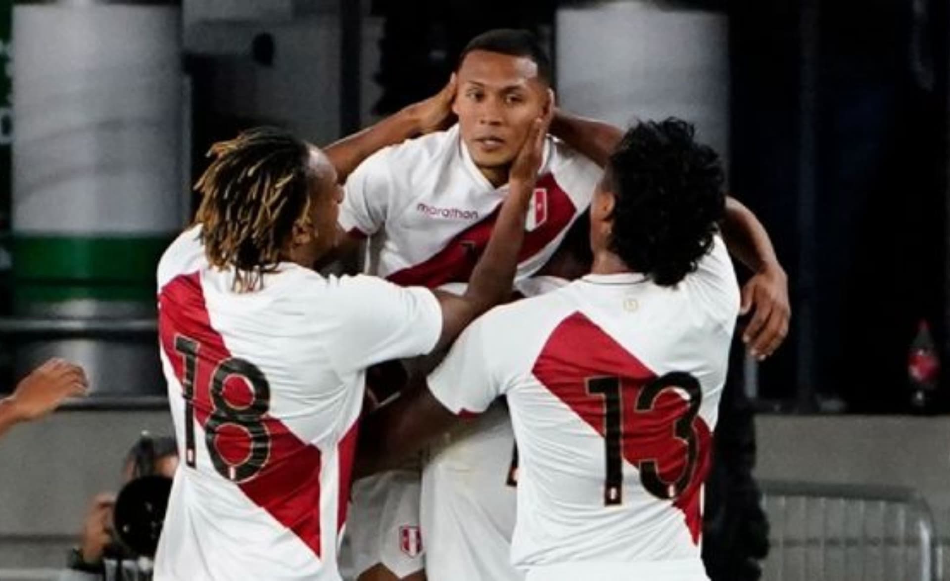 Delantero extremo debutó en gran forma con la Selección Peruana