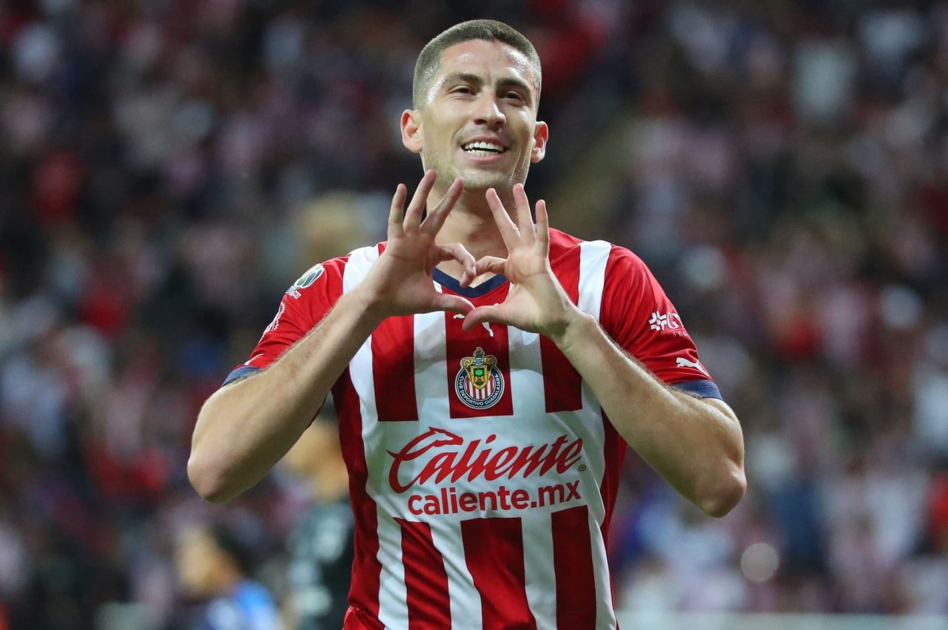 Delantero fue notificado que no está en los planes de Chivas y busca salir del equipo