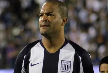 Después de descender con Alianza Lima, Alberto Rodríguez no tiene equipo y se dedica a otras cosas.