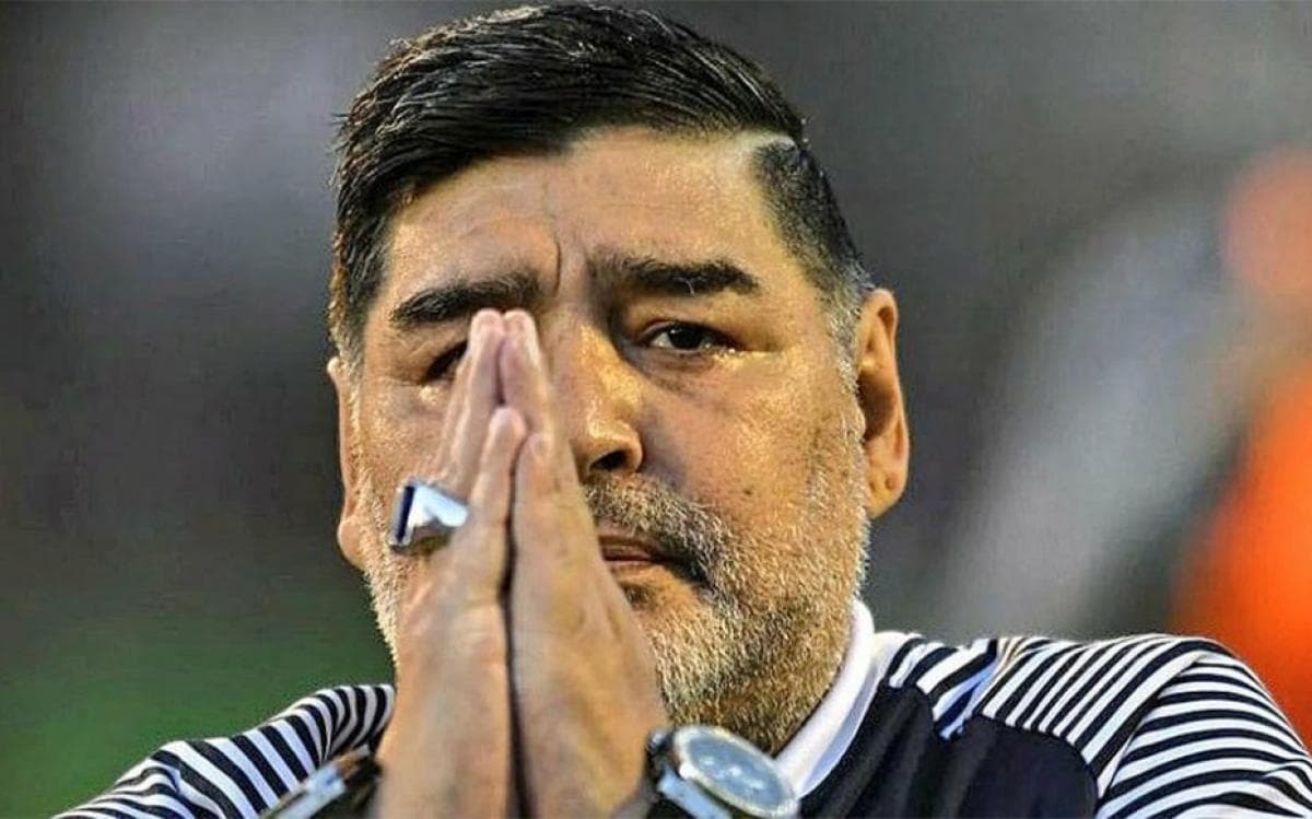 Diego Armando Maradona falleció esta mañana por un paro respiratorio.