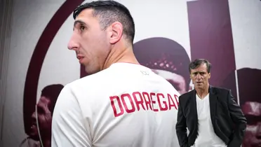 Diego Dorregaray presentado en la U y Fabián Bustos serio (Foto: Universitario)