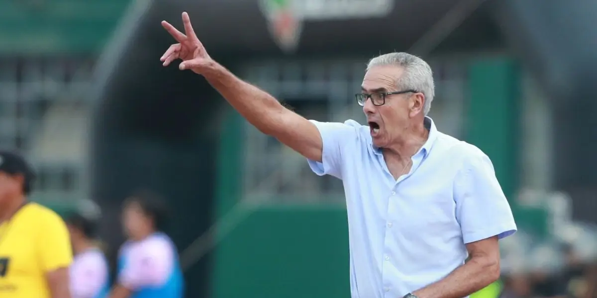 Durante el partido de Universitario el delantero peruano Alex Valera volvió a defraudar y esta vez falló un penal y continúa con una mala racha