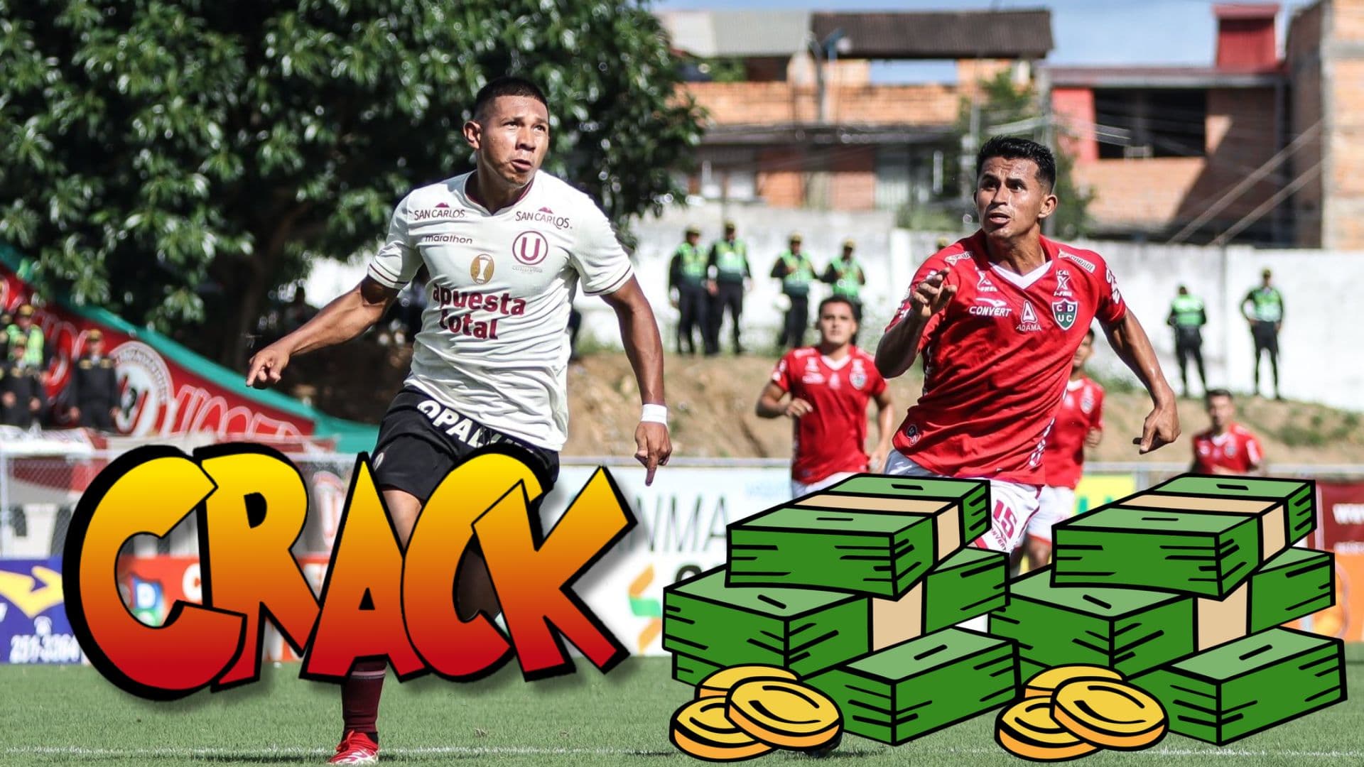 Edison Flores disputando una jugada hoy en el Unión Comercio vs Universitario de Deportes