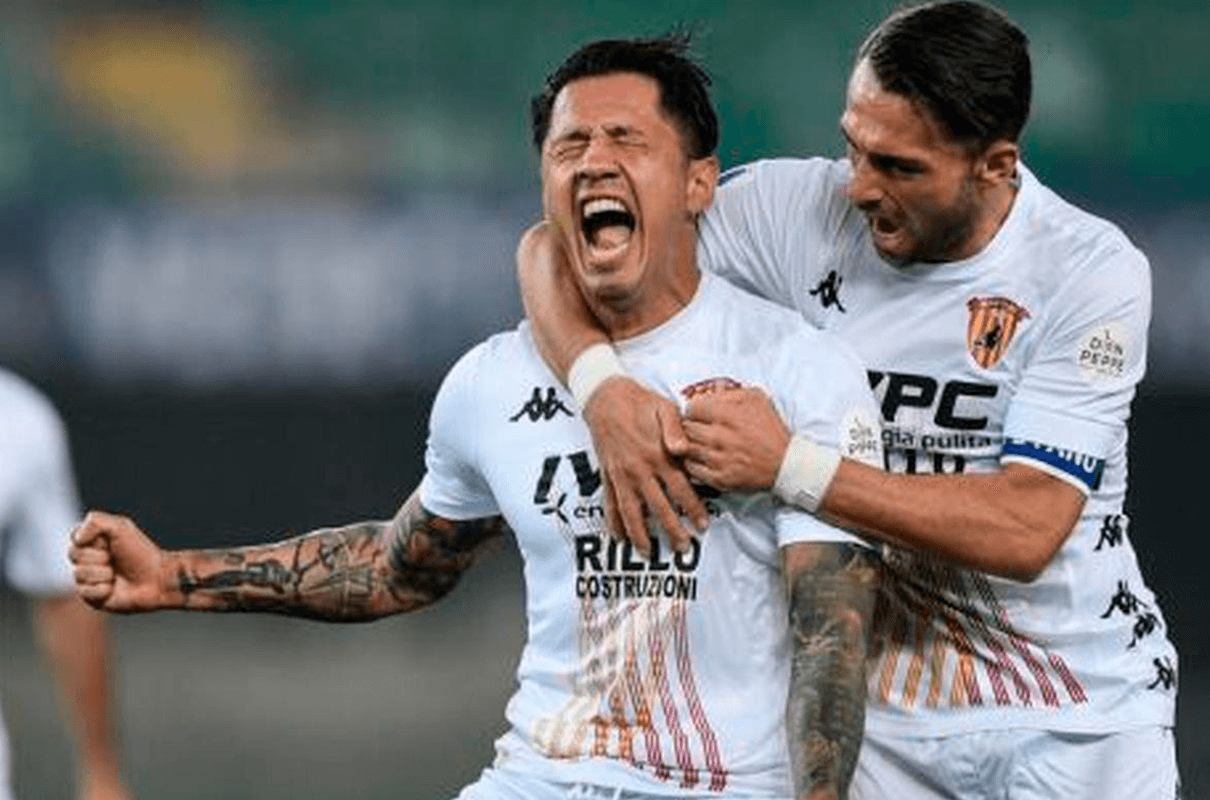 El ‘Bambino’ vuelve a las portadas de los diarios tras darle el triunfo al Benevento en la Serie B