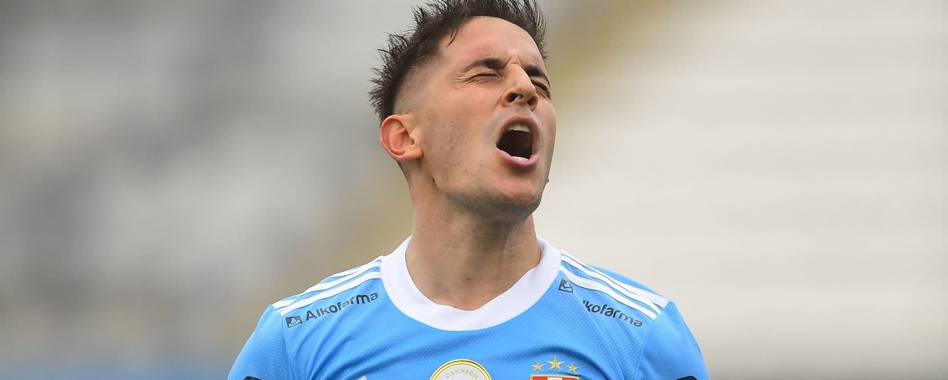 El charrúa ha encendido las alarmas del cuerpo técnico de los celestes al compartirse la noticia de que sufre u un desgarro en la pantorrilla.