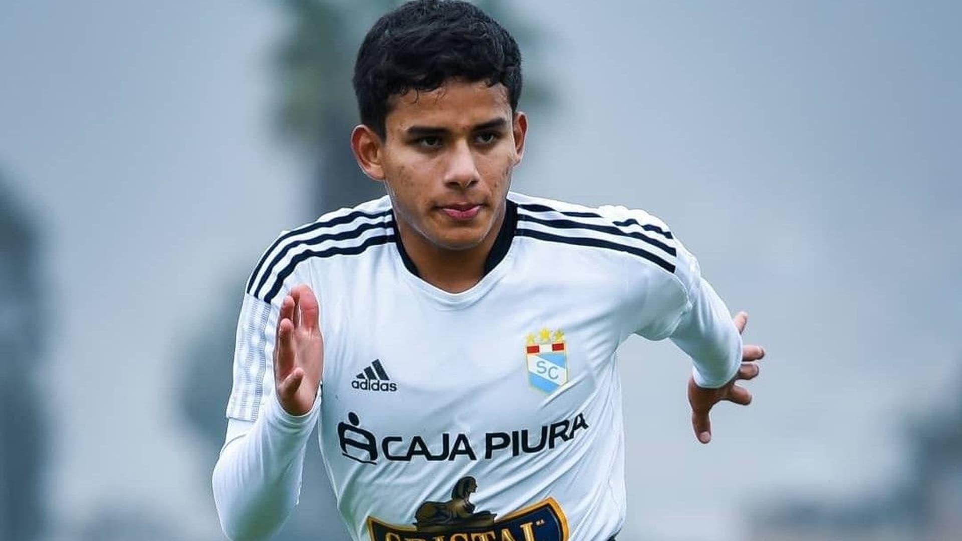 El club desea una venta del lateral, mientras que los clubes estarían ofreciendo solo un préstamo.