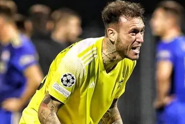 El defensa del Sheriff compartió en sus historias de Instagram una imagen donde se muestra su pie afectado.