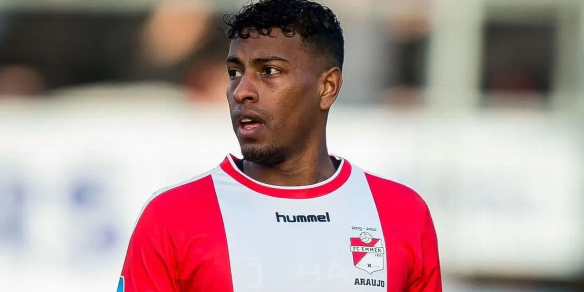 El defensa se habría aburrido de pelear el descende en Holanda y aspira a nuevos aires