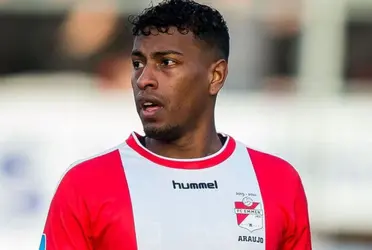 El defensa se habría aburrido de pelear el descende en Holanda y aspira a nuevos aires