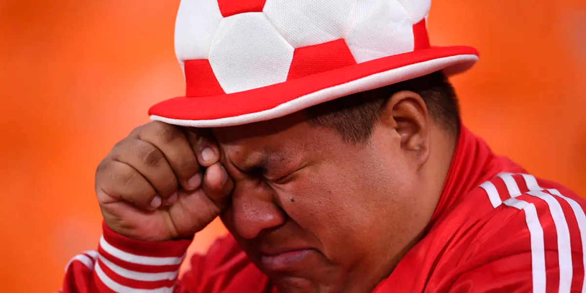 El defensor nacional tuvo que operarse de último minuto y podría perderse el encuentro en Qatar