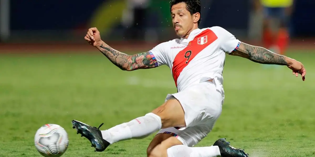 El delantero de la Selección Peruana no pierde el tiempo y entrena incluso en Navidad