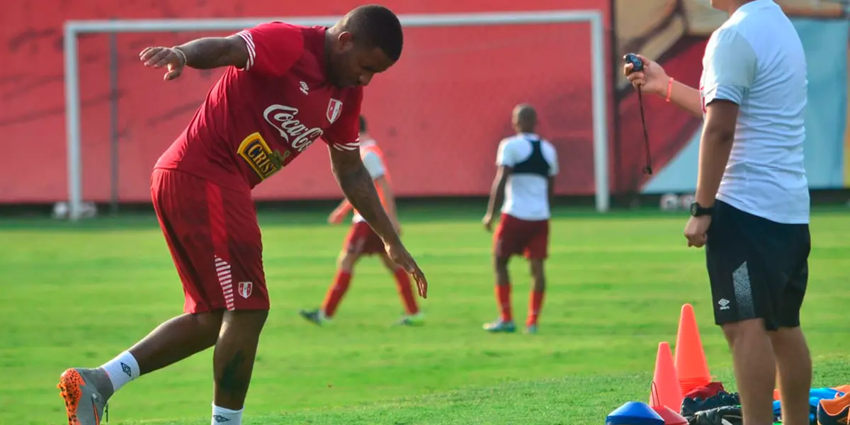 El delantero nacional todavía no da por terminado su paso por la bicolor