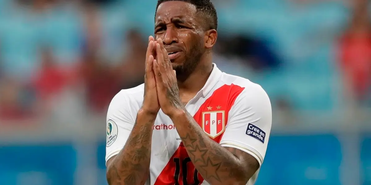 El delantero nacional no la está pasando nada bien en el fútbol debido a una lesión en la rodilla8