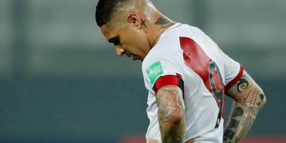 El delantero nacional no podrá estar en el partido más importante del año para Perú 