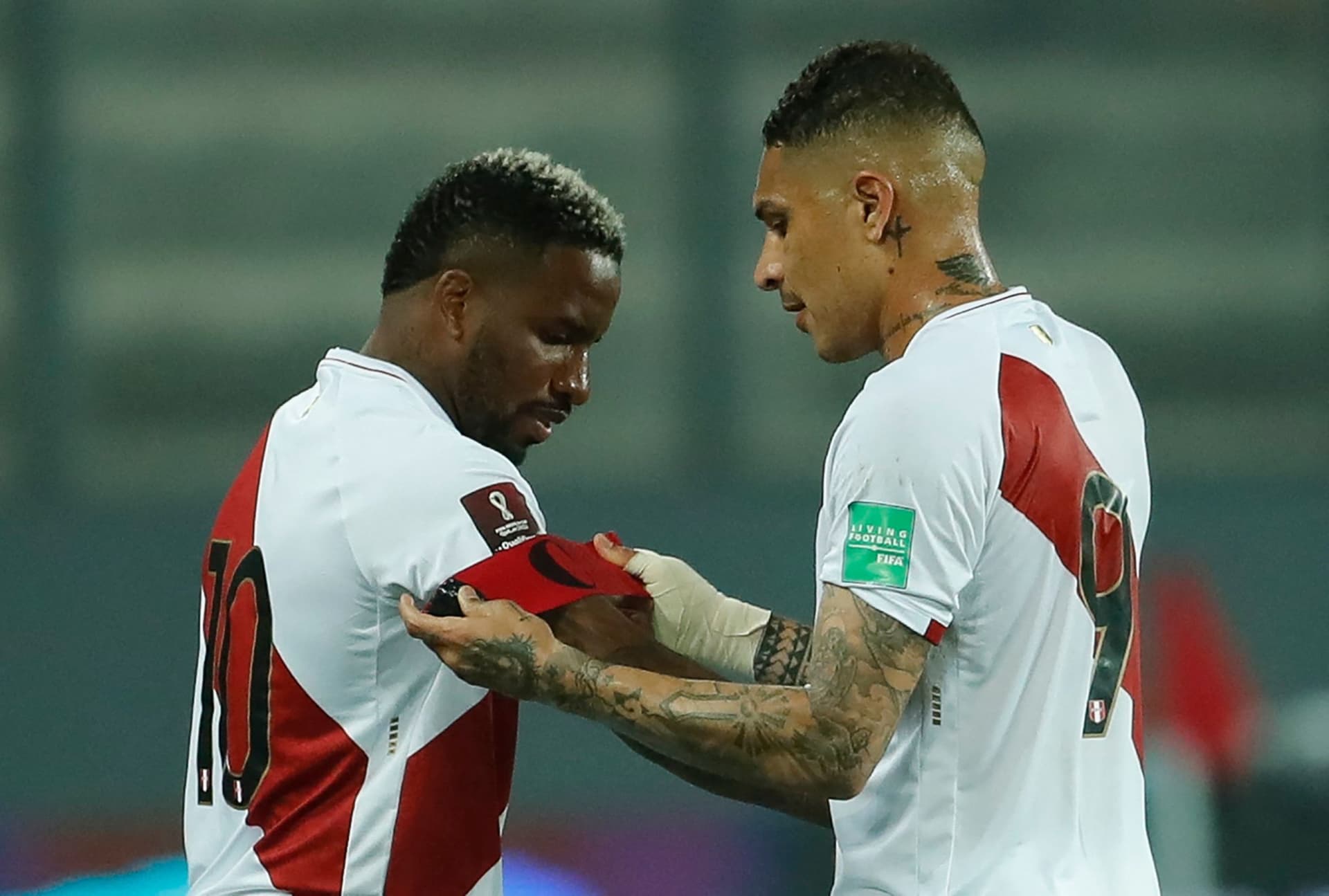 El ‘Depredador’ y un conmovedor mensaje a su compadre, tras anunciar oficialmente su retiro del fútbol