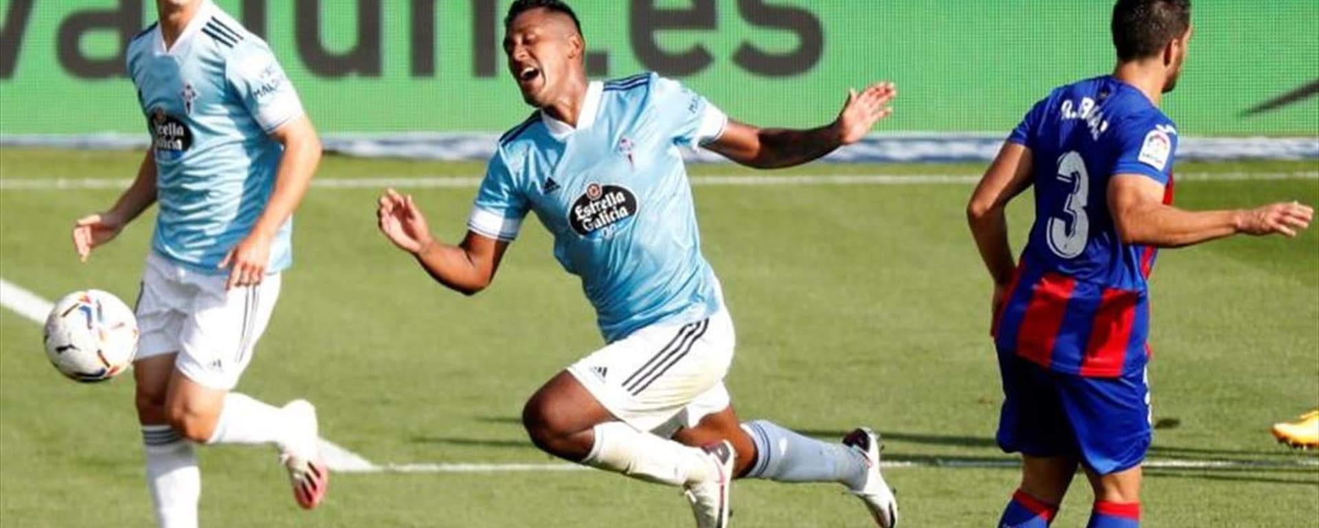 El diario Marca de España catalogó la presencia de Tapia en el celta como un problema.
