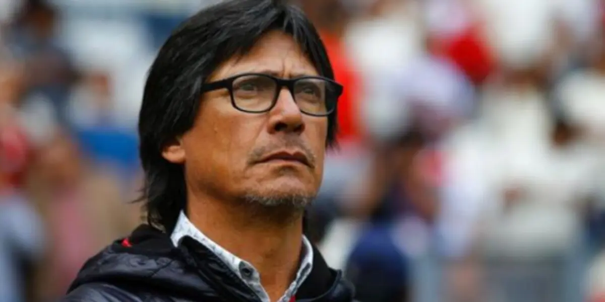 El director técnico, Ángel Comizzo insiste en contratar a un 9