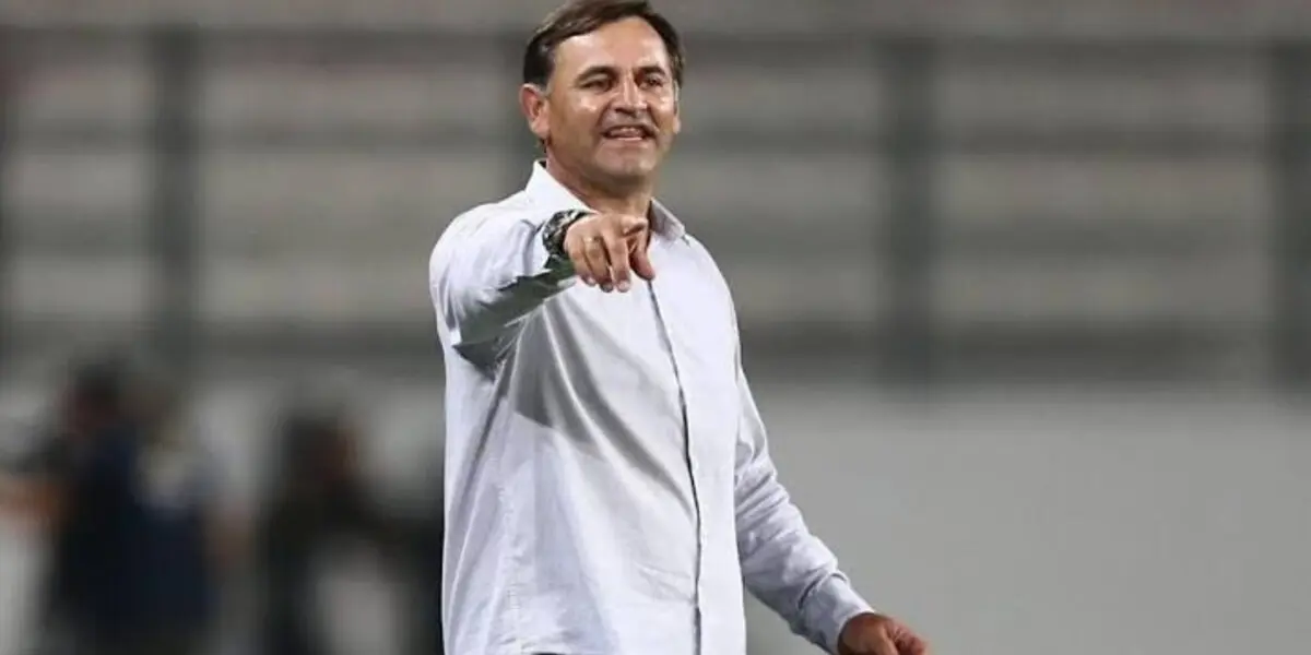 El director técnico Carlos Bustos tendría una sola opción en Alianza Lima.