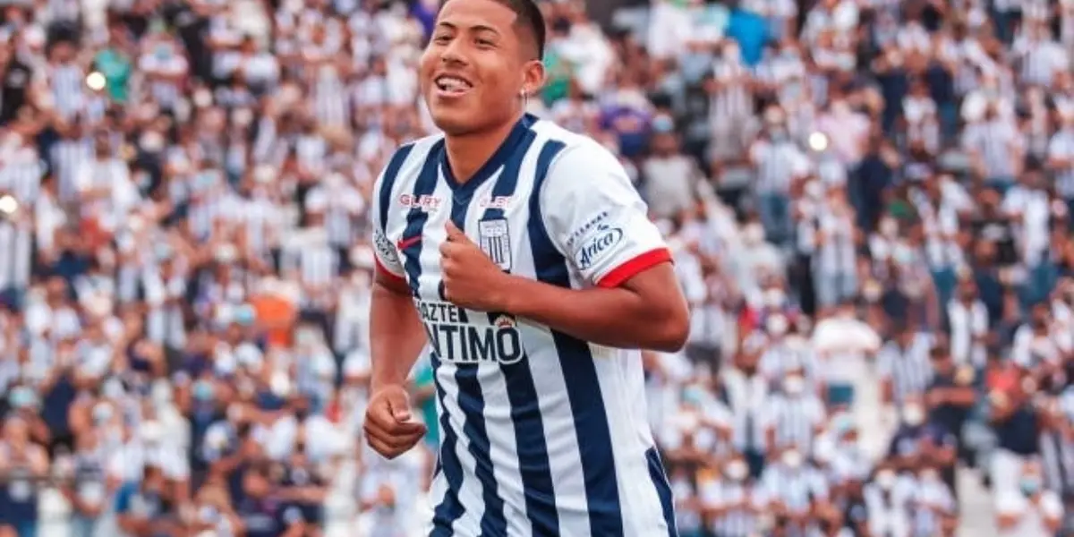 El ecuatoriano luce muy nervioso dentro del campo