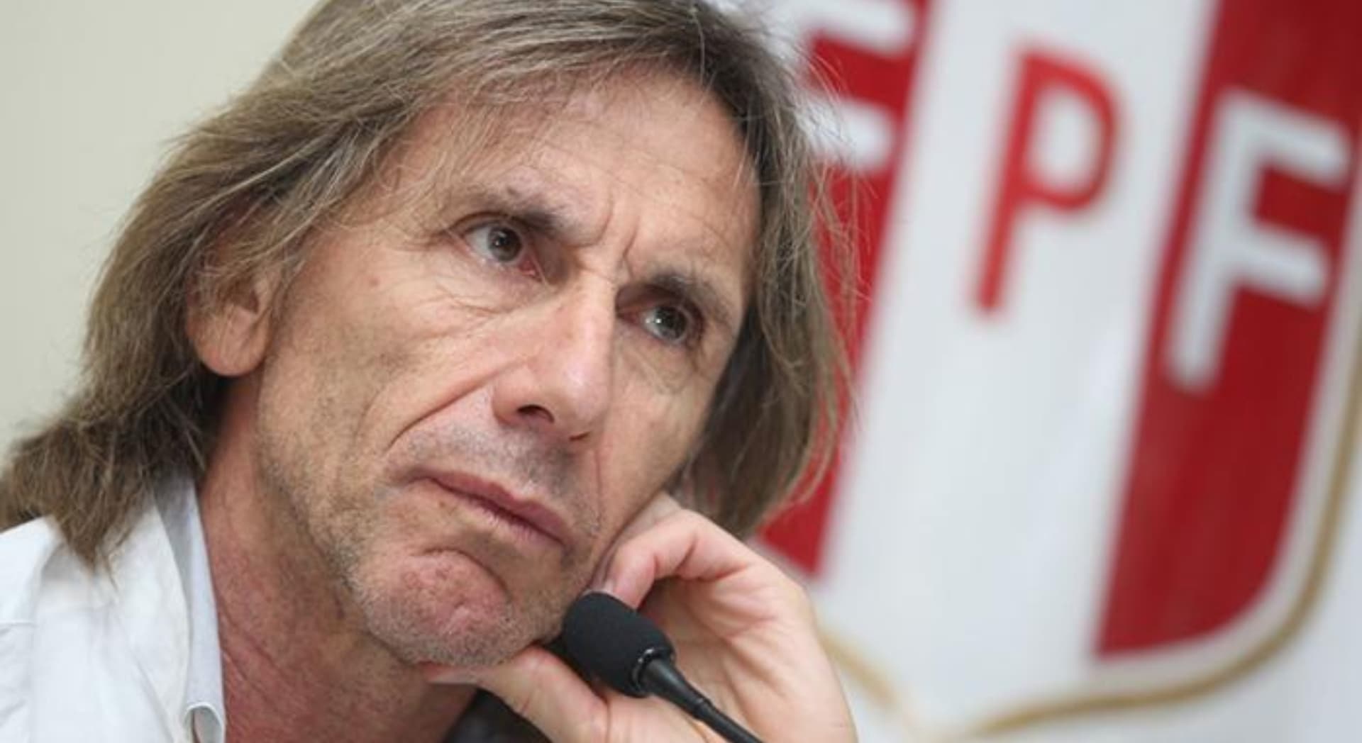 El entrenador estaría presionando para que se resuelva esa preocupación