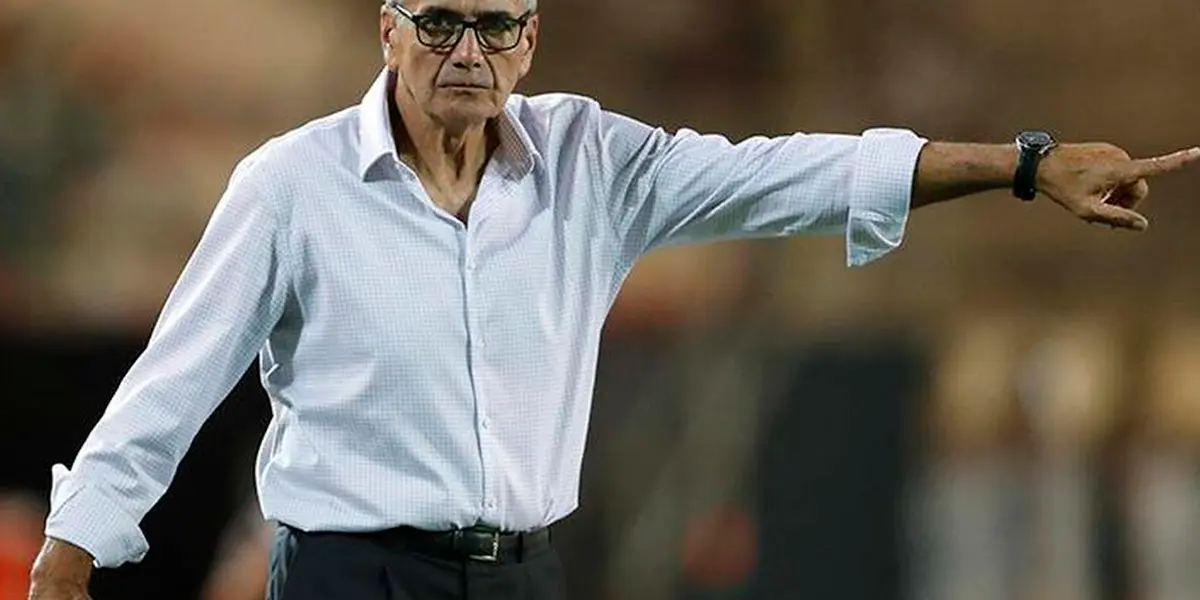 El entrenador negó interés por Yuriel Celi