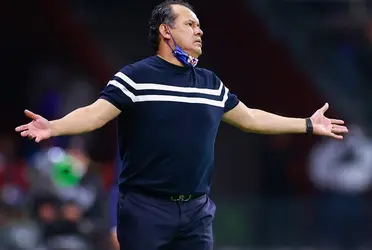 El entrenador peruano sacó campeón a Cruz Azul luego de más de 20 años pero ahora pasa por un complicado momento de resultados que podrían significar el final de su paso por la máquina cementera