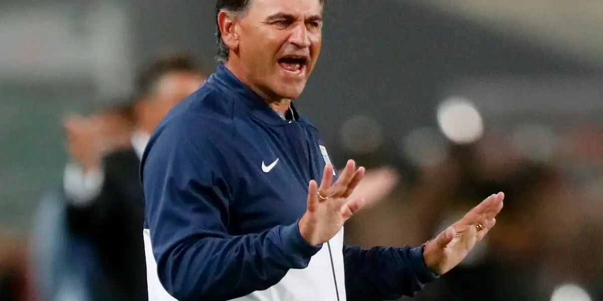 El entrenador sabe que el equipo solo no podrá ganar, así que pide un poco de ayuda para conseguirlo