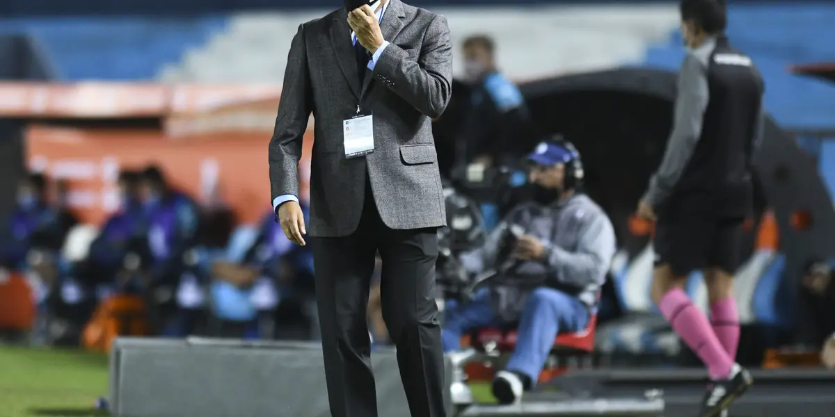 El entrenador de Sporting Cristal y tiene un reemplazante por excelencia en su puesto.