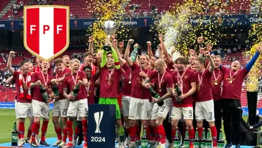 El equipo de Silkeborg celebrando su título (Foto: Silkeborg)