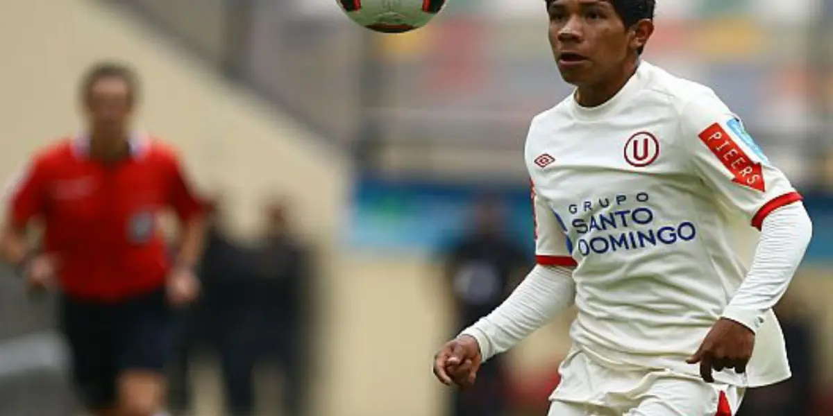 El ex jugador crema regaló chimpunes al equipo femenino