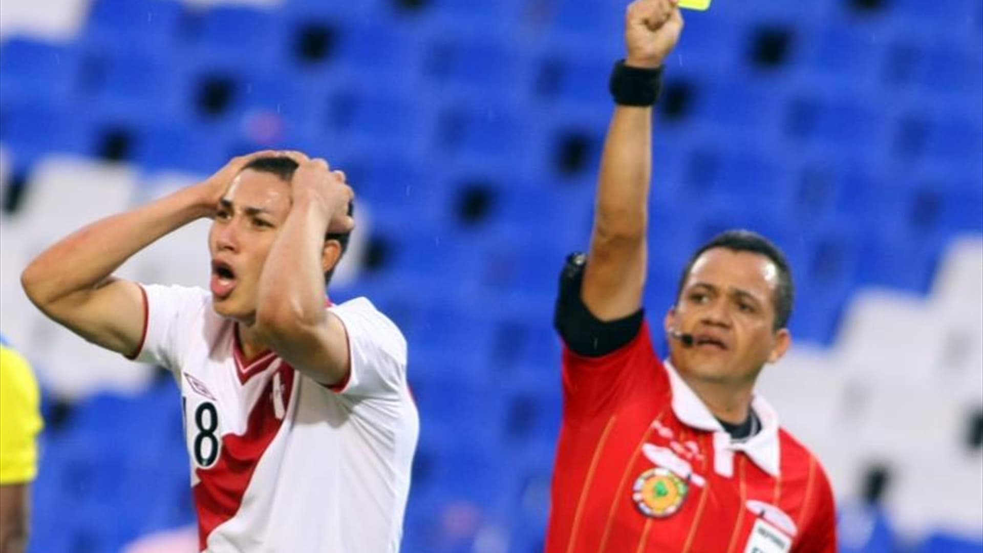 El futbolista de 28 años cuelga los botines tras una difícil carrera llena de escándalos.