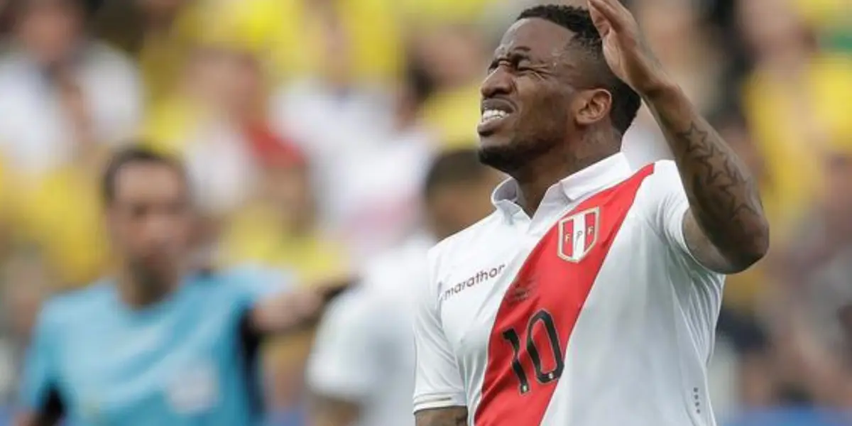 El goleador peruano perjudicaría por completo a la bicolor