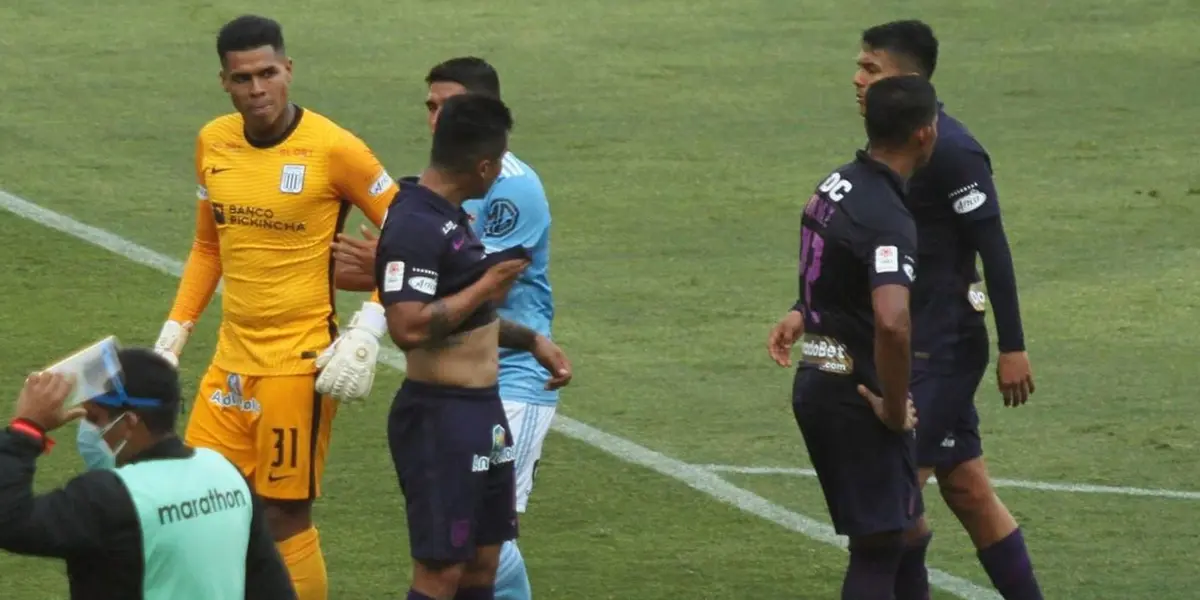 El guardameta consideró que el lateral izquierdo fue muy permisivo al momento de marcar a Jhilmar Lora, quien tiró el centro para el gol de Riquelme.