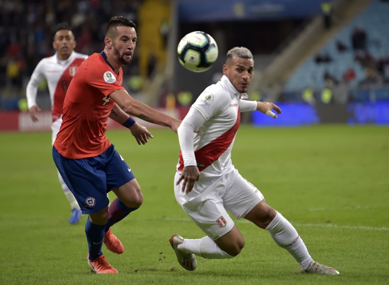 El lateral izquierdo peruano tuvo un rendimiento correcto