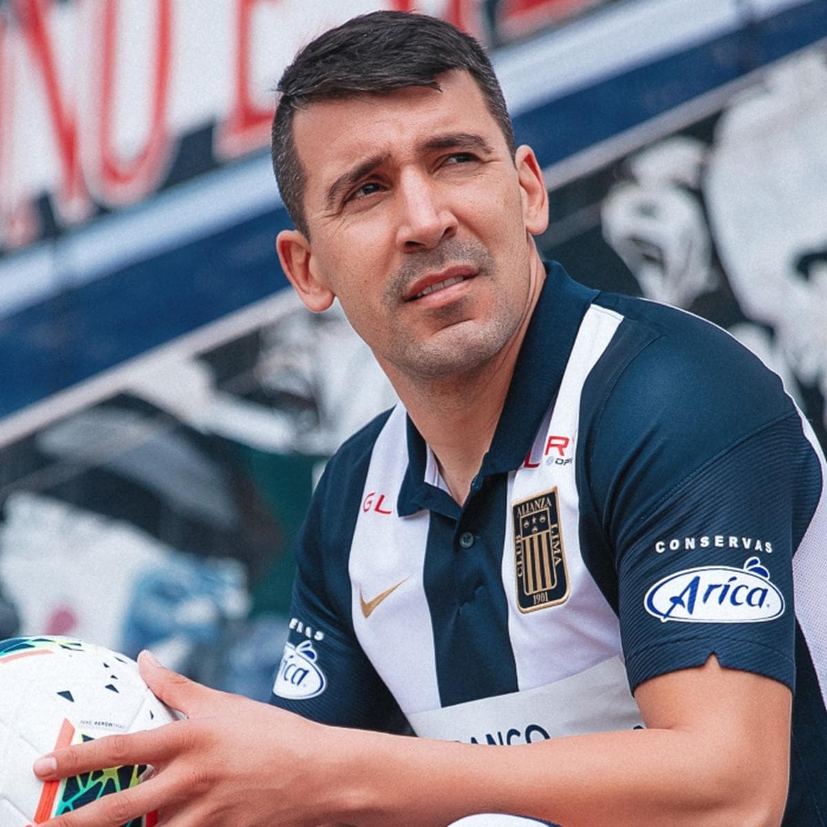 El Pájaro Benítez anotó su primer gol con la camiseta de Alianza Lima y lo gritó con viva voz ante la lluvia de críticas que le llegó de la hinchada; así demuestra su compromiso