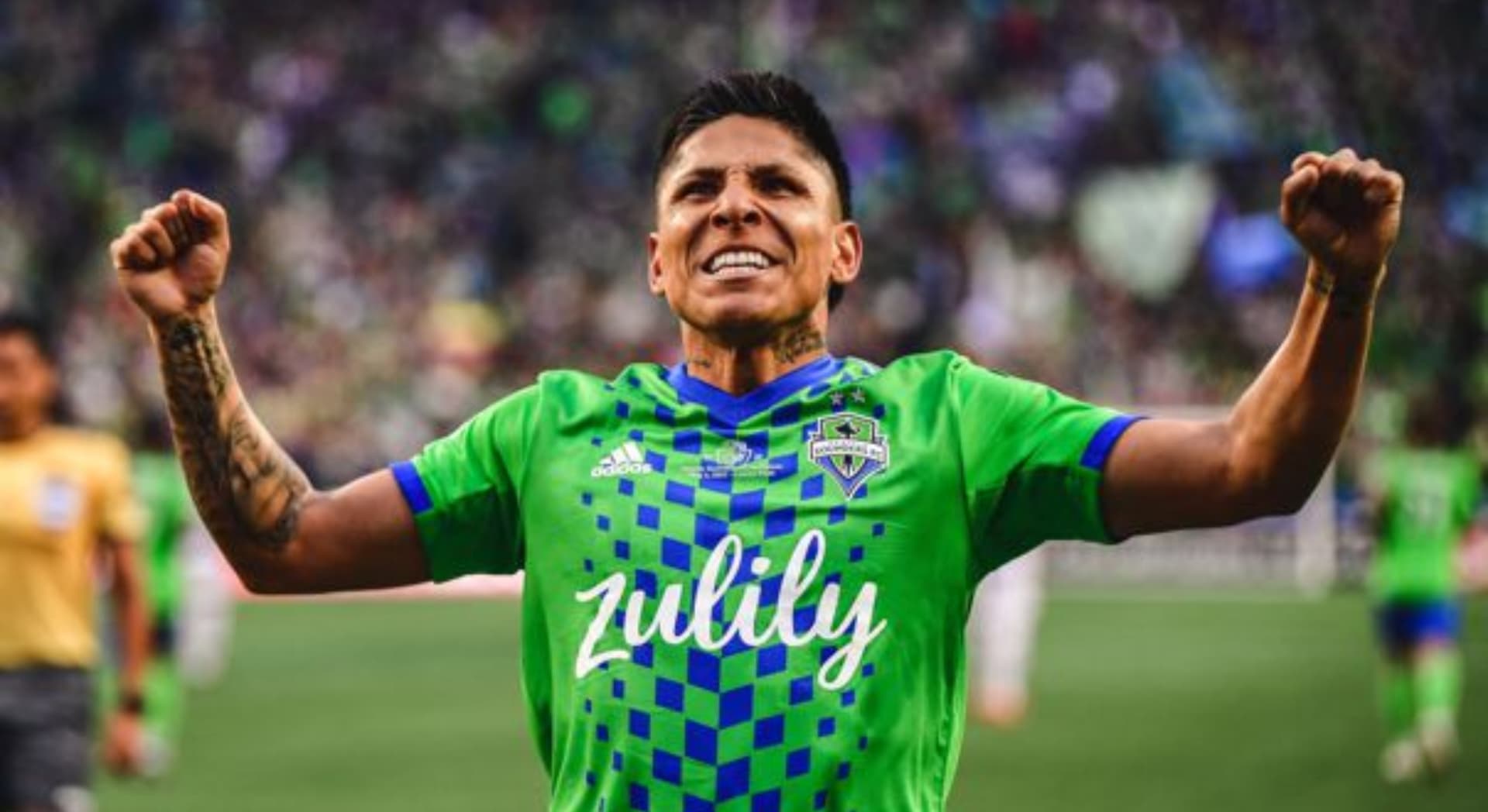El peruano anotó un doblete para salir campeón con su equipo
